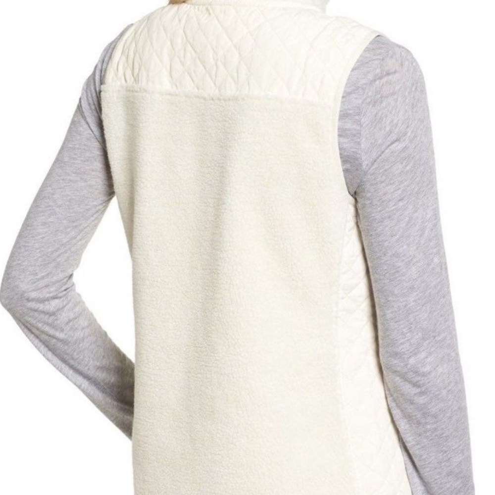 Vineyard Vines Sherpa Quilted Vest - Picture 3 of 9